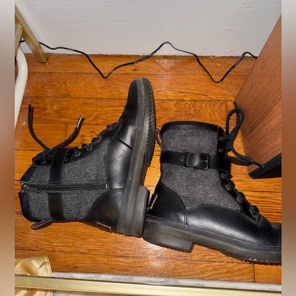 Lightly loved - UGG Black and Gray Waterproof Boots - Picture 4 of 6